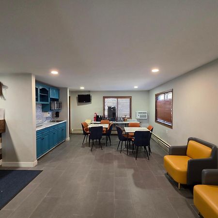 Super 8 By Wyndham Hayward Wi Motel Bagian luar foto