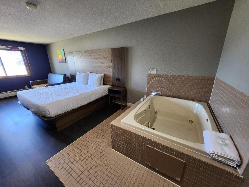 Super 8 By Wyndham Hayward Wi Motel Bagian luar foto
