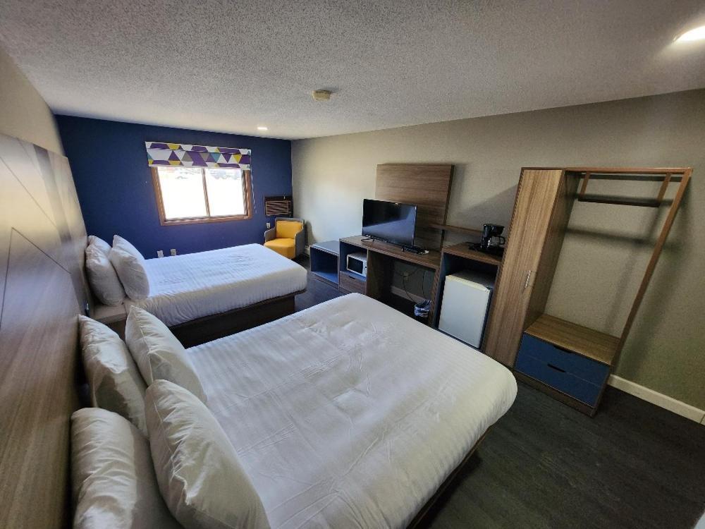 Super 8 By Wyndham Hayward Wi Motel Bagian luar foto