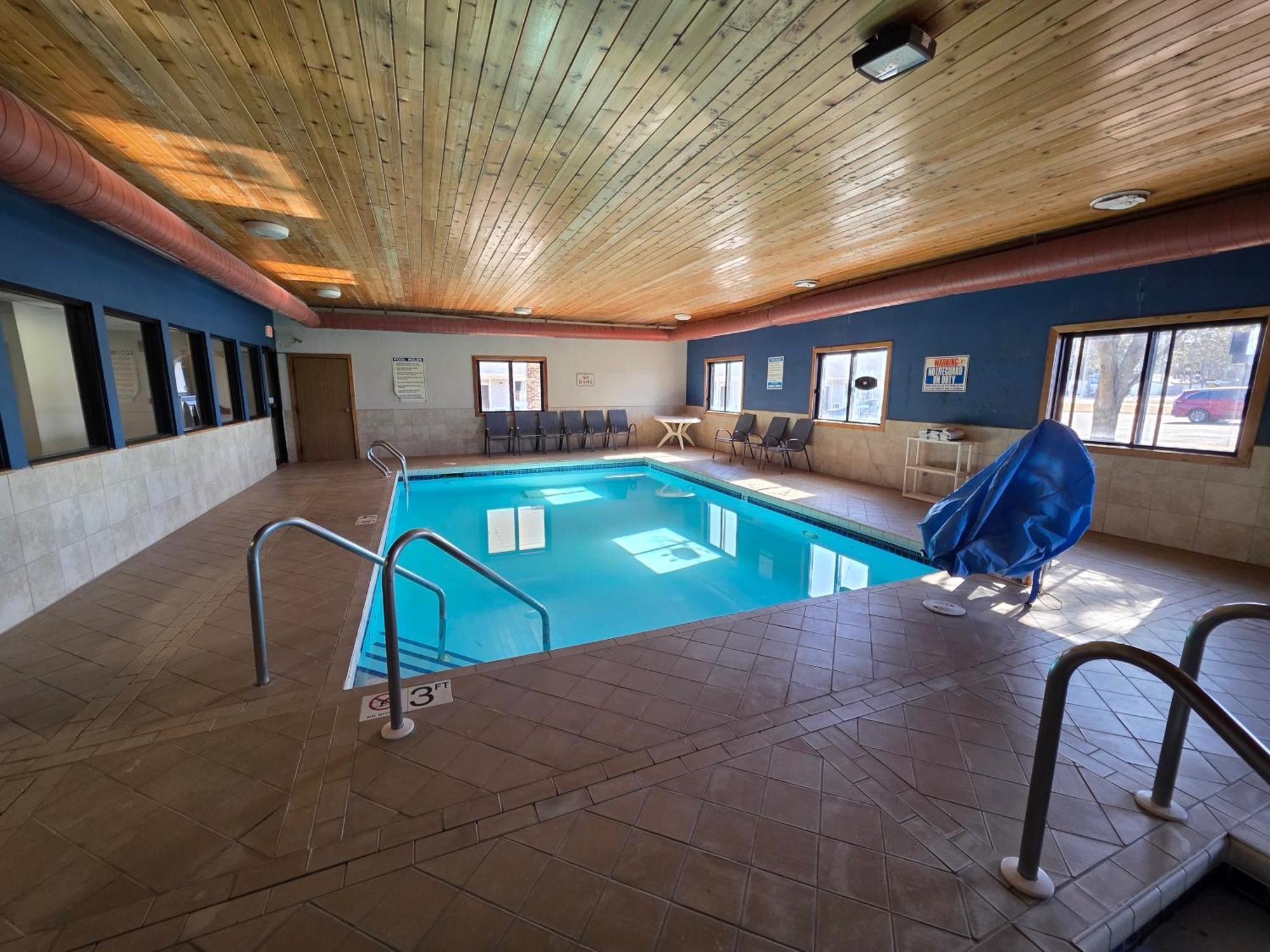 Super 8 By Wyndham Hayward Wi Motel Bagian luar foto