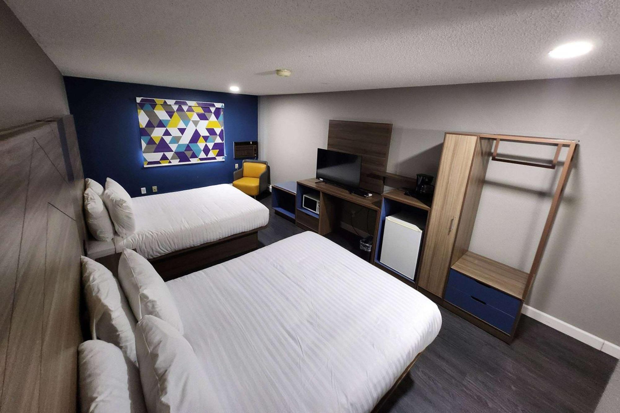 Super 8 By Wyndham Hayward Wi Motel Bagian luar foto