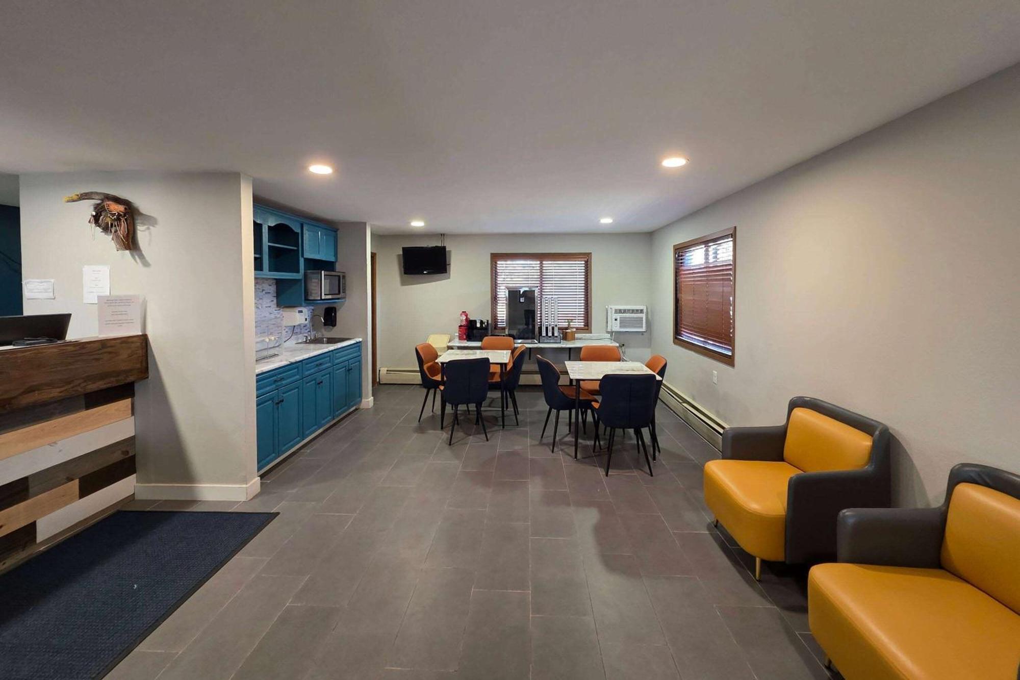 Super 8 By Wyndham Hayward Wi Motel Bagian luar foto
