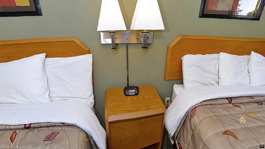 Super 8 By Wyndham Hayward Wi Motel Bagian luar foto