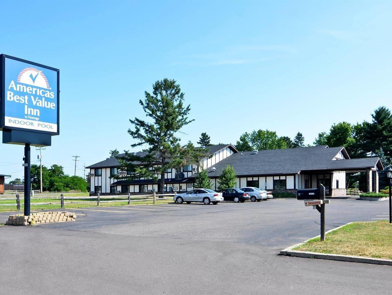 Super 8 By Wyndham Hayward Wi Motel Bagian luar foto