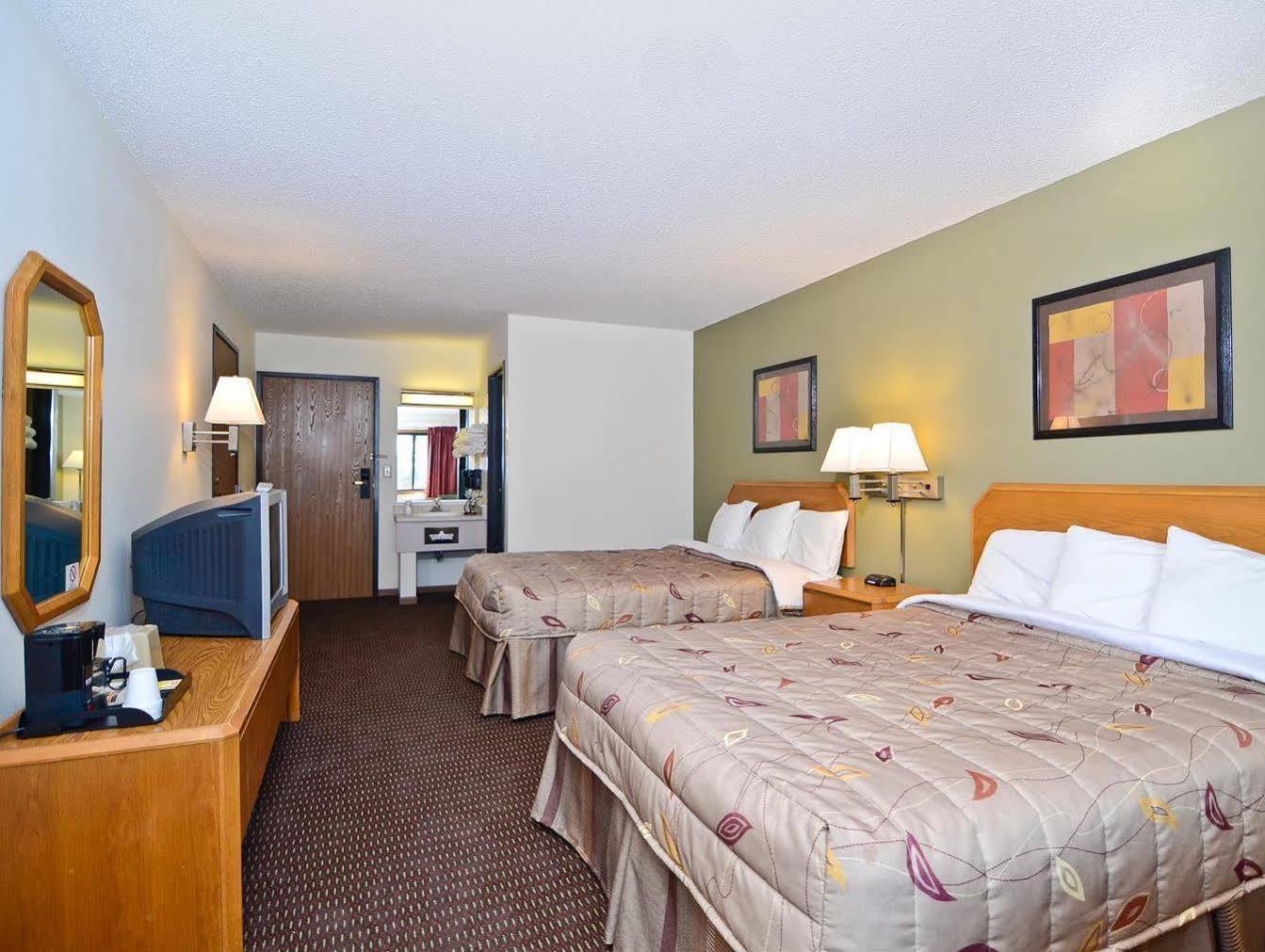 Super 8 By Wyndham Hayward Wi Motel Bagian luar foto